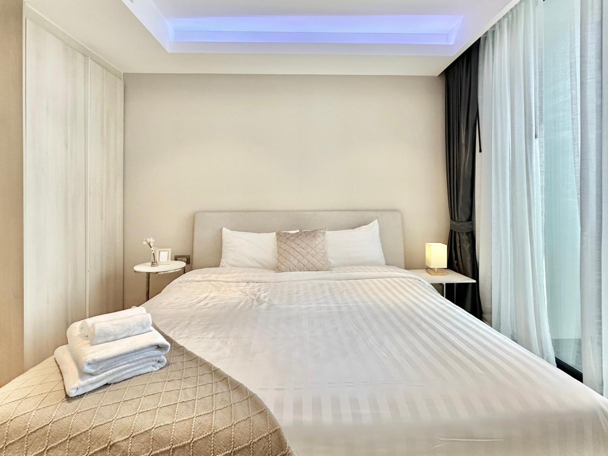 Апартаменти Sukhumvit 11#Luxury#Pool#Gym#Bts Nana&Mrt Sukhumvit#1Br#Max4Ppl Бангкок Екстер'єр фото