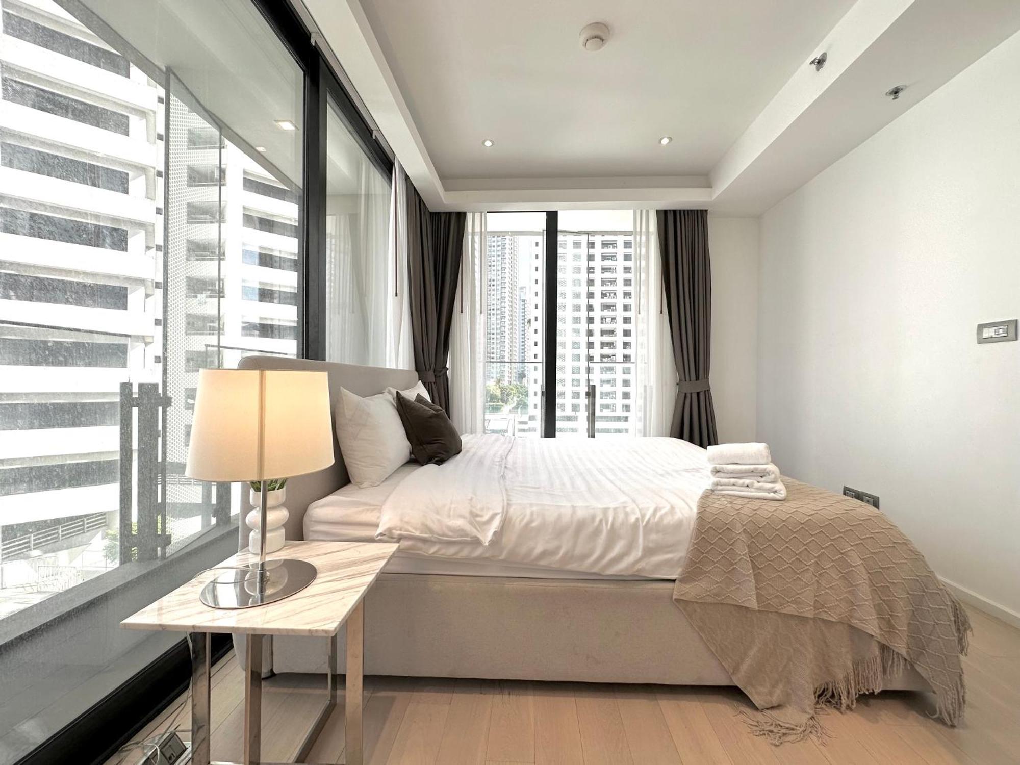 Апартаменти Sukhumvit 11#Luxury#Pool#Gym#Bts Nana&Mrt Sukhumvit#1Br#Max4Ppl Бангкок Екстер'єр фото